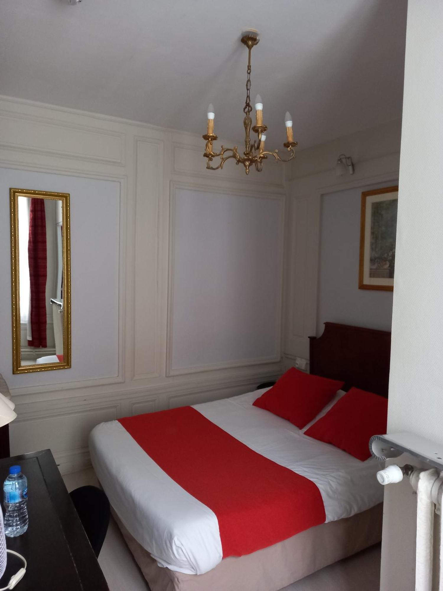 Brit Hotel Comtes De Champagne - Troyes Centre Historique Zewnętrze zdjęcie